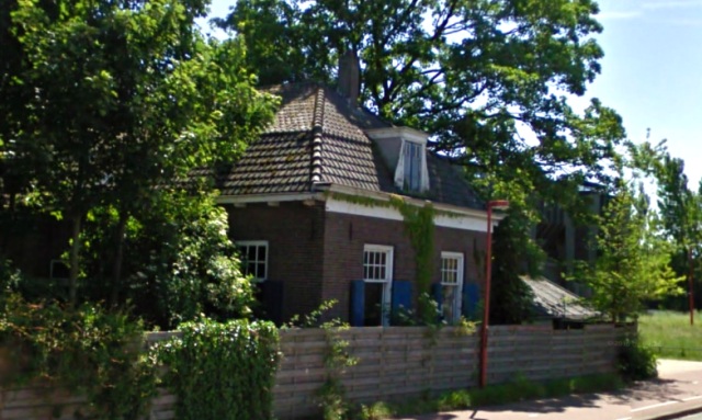 Hovenierswoning aan de Van Zijstweg in Zuidwest, de enig overgebleven historische bebouwing aan deze weg.